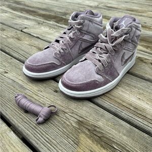 Jordan Air 1 Mid SE Velvet Sneakers